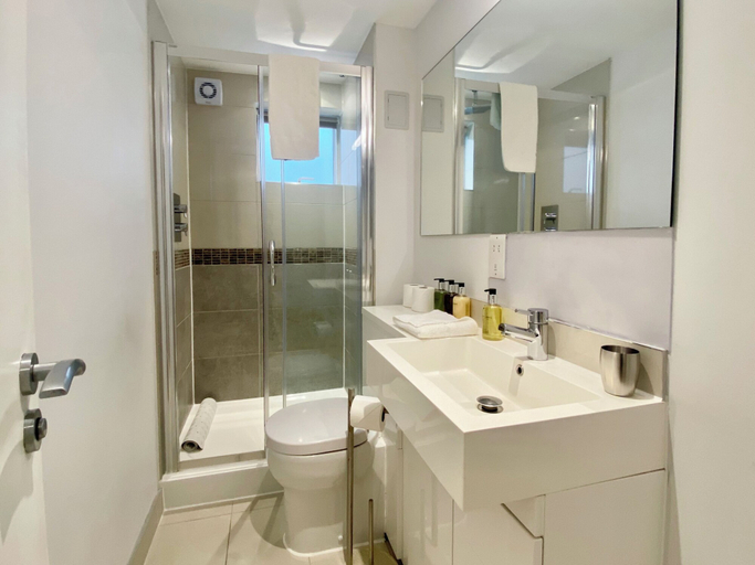 Bathroom 3, Your Space Apartments - Jubilee House, Cambridgeshire