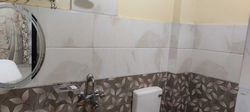 Bathroom 2, Devvanshi Palace, Varanasi