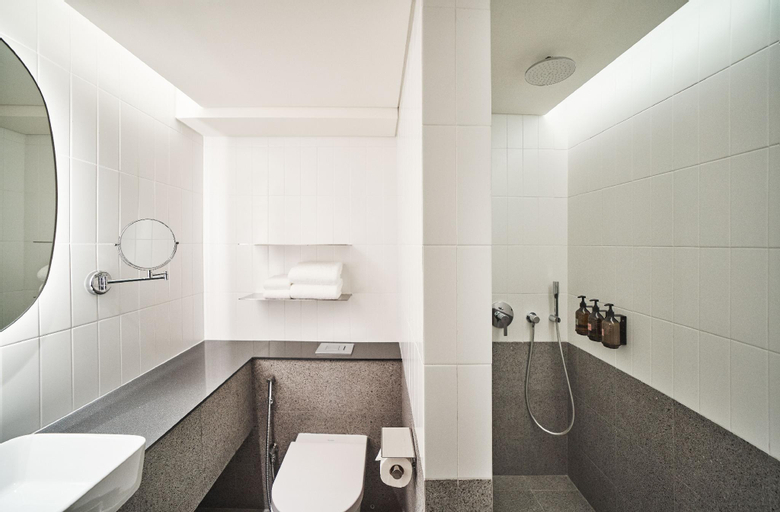 Bathroom 12