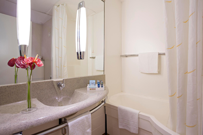 Bathroom 18