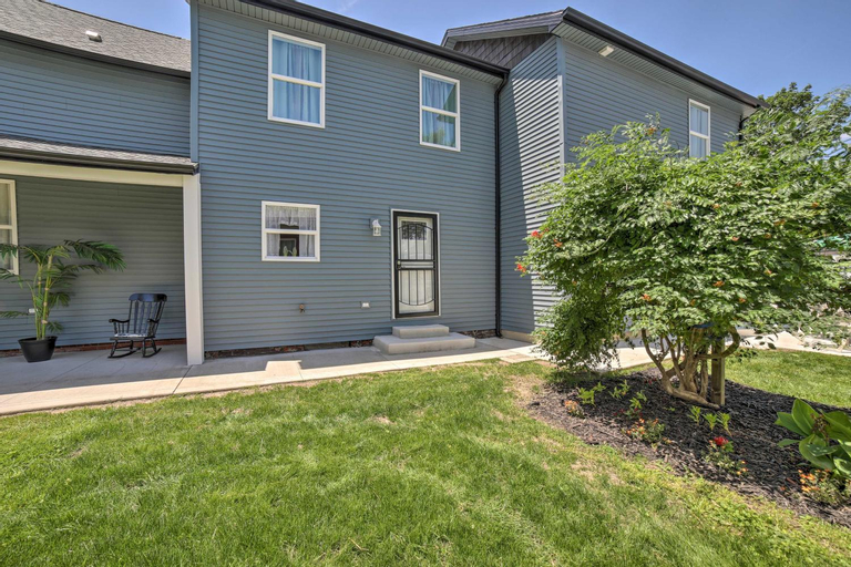 Spacious Fort Wayne Condo with Porch and Storage!, Allen