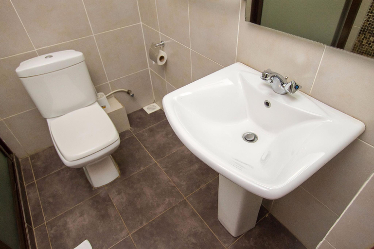 Bathroom 13
