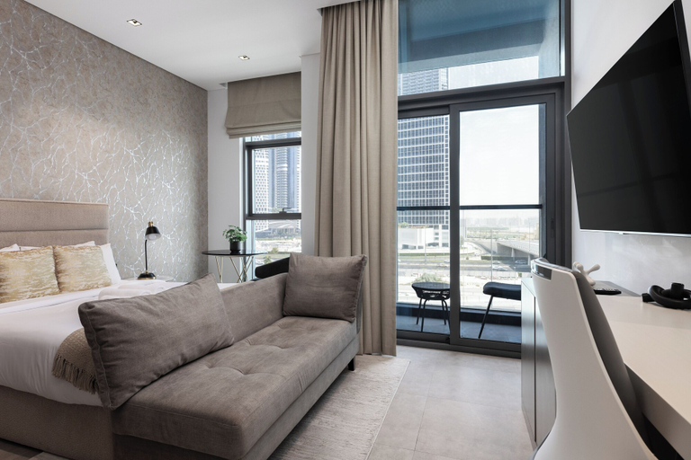 Room 2, Waves - Elegant Studio Retreat in Dubai’s Business Bay, Dubai