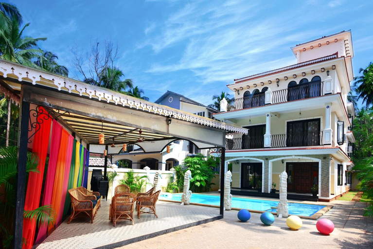 Entrance 3, Private Luxury Home With Spacious Design, North Goa
