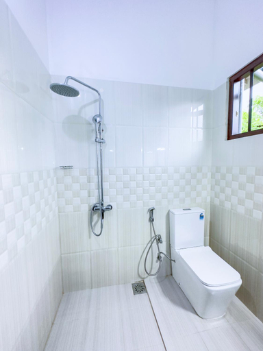Bathroom 3, Sayuru Villa, Hikkaduwa