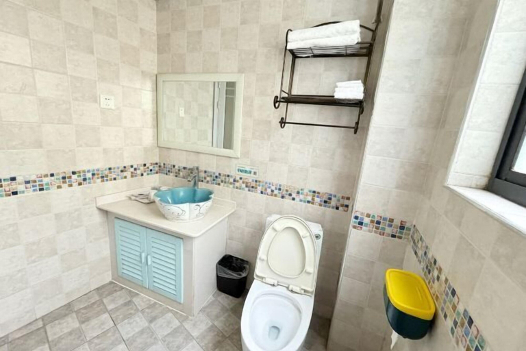 Bathroom 2, No. 1 Inn @ the Corner, Zhangjiajie