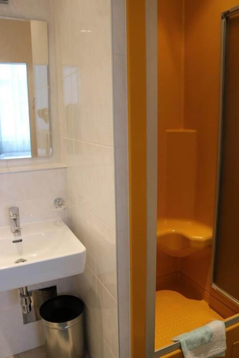 Bathroom 5, Pension Reimer, Wien