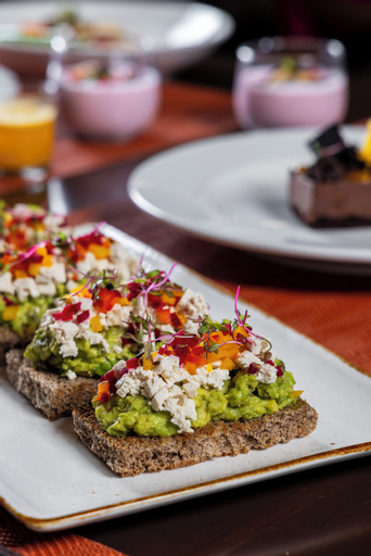 Food & Drinks 15