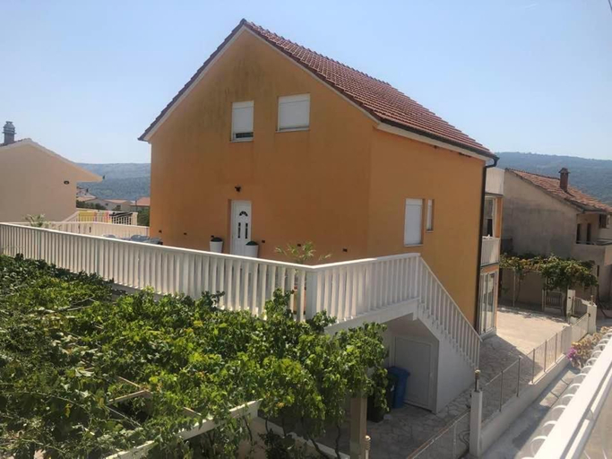 Others 4, Villa Mirco, Marina