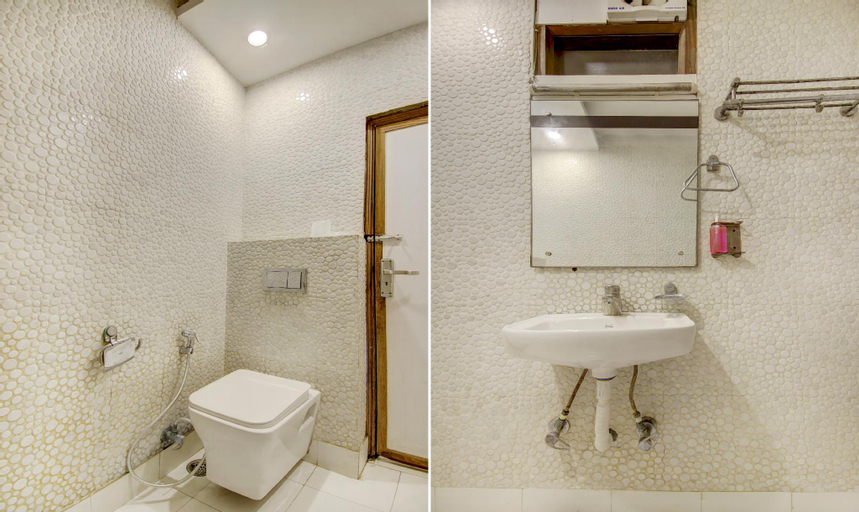 Bathroom 13