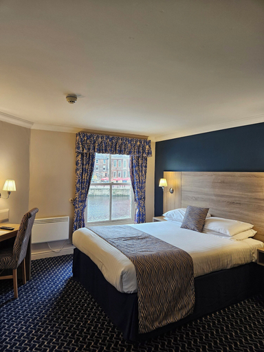 Bedroom 3, The Queens Hotel & Victoria Cloisters, York