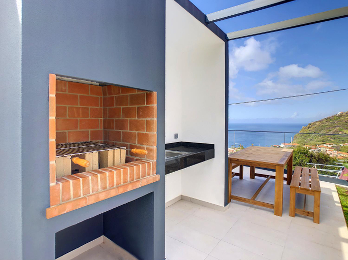 Others 2, Noah - Private Sunset Hideaway by LovelyStay, Calheta