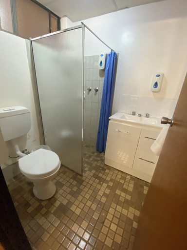 Bathroom 3, Hawker Hotel Motel, Flinders Ranges