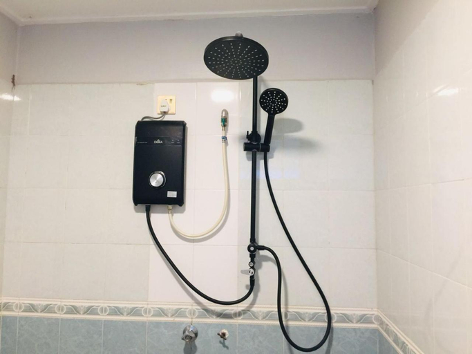 Bathroom 5, DLAYARAN HOTEL & CAFE, Rompin