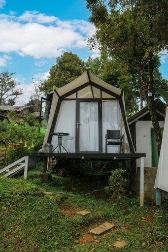 Exterior 11