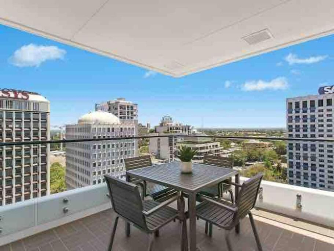 Others 4, Modern Spacious City Pad with Rooftop Pool and Gym, Sydney