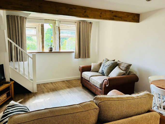 Living area 5, Cozy Cottage in Mytholmroyd nr Hebden Bridge, Calderdale