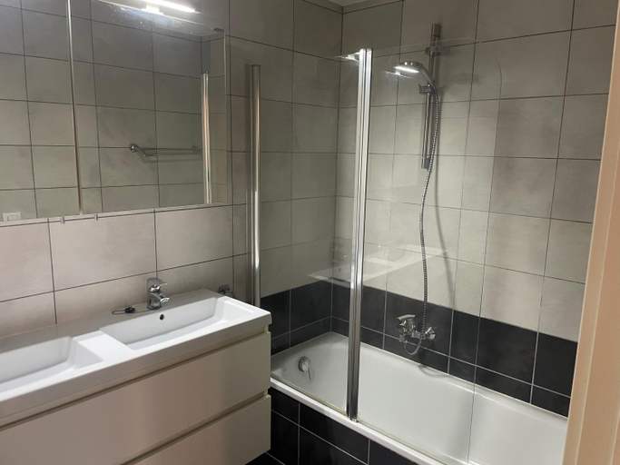 Others 4, Apartment in Heart of Brussel City with Balcony View, Bruxelles