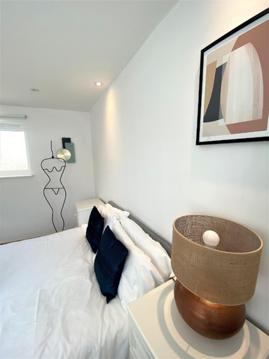 Others 5, Prime Location- Detached Clifton Home with Parking, North Somerset