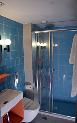Bathroom 4, Arethusa, Attica