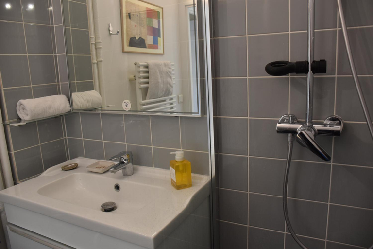 Bathroom 2, Eiffel Tower - Suffren, Paris