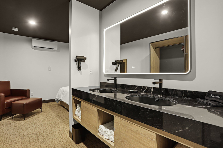 Bathroom 4, The Hermann Motel, Gasconade