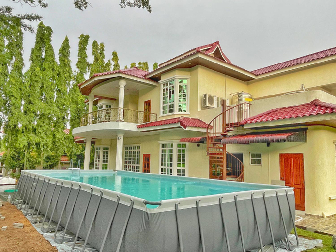 Exterior 9