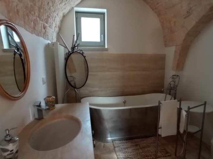 Bathroom, Masseria - Trulli Genius Loci Dimore, Bari