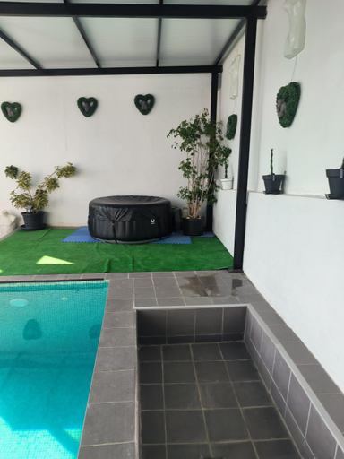 Others 4, Pinar Suites Habitaciones, Málaga