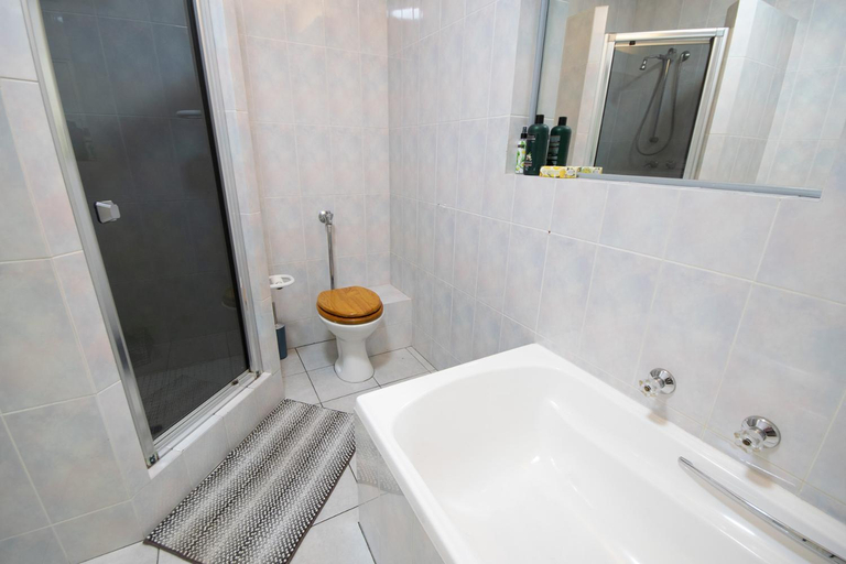 Bathroom 3, 139 Longships - Cozy Double Room, Eden
