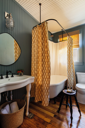 Bathroom 3, The Menagerie, Gillespie