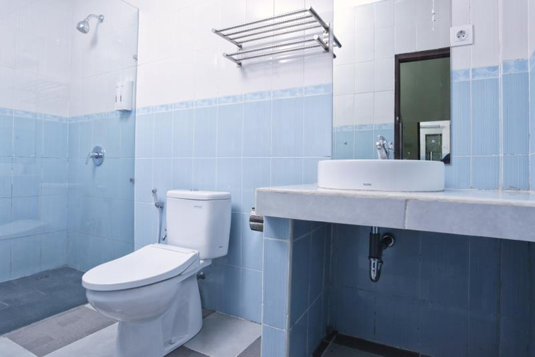 Bathroom 14