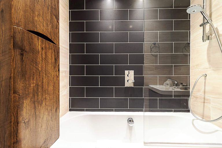 Bathroom, Chic 1 Bedroom Parkview Flat At Arundel Square, London