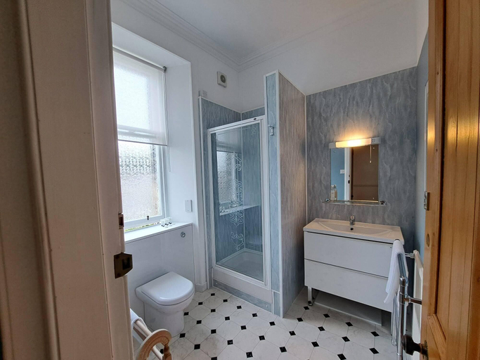 Bathroom 4, Arden House, East Lothian