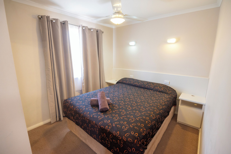 Bedroom 2, Belair Gardens Caravan Park, Geraldton