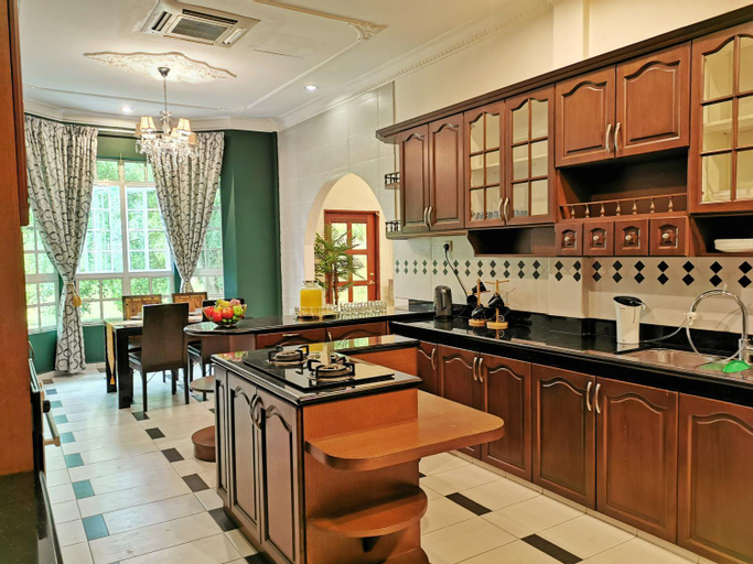 Dining Room 27