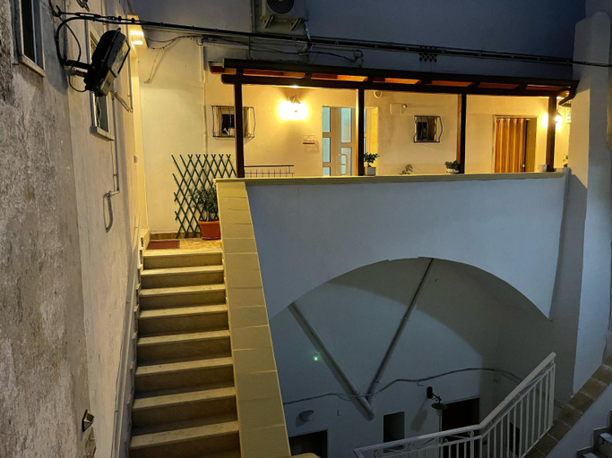 Others 4, B&B Le Volte 27, Bari