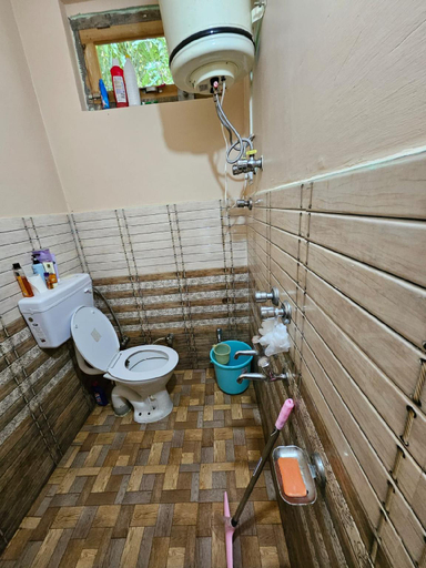 Bathroom 2, PREMALYA TRAILS By Tirtha, Kullu