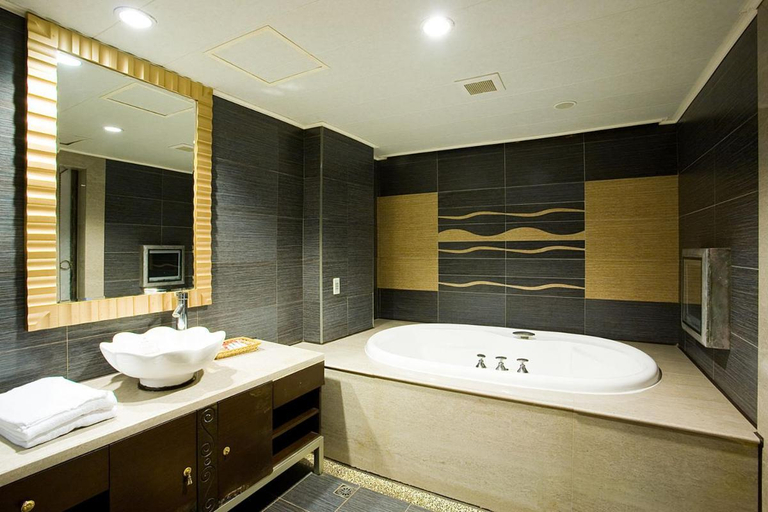 Bathroom 5, Crystal Business Motel, Hsinchu City