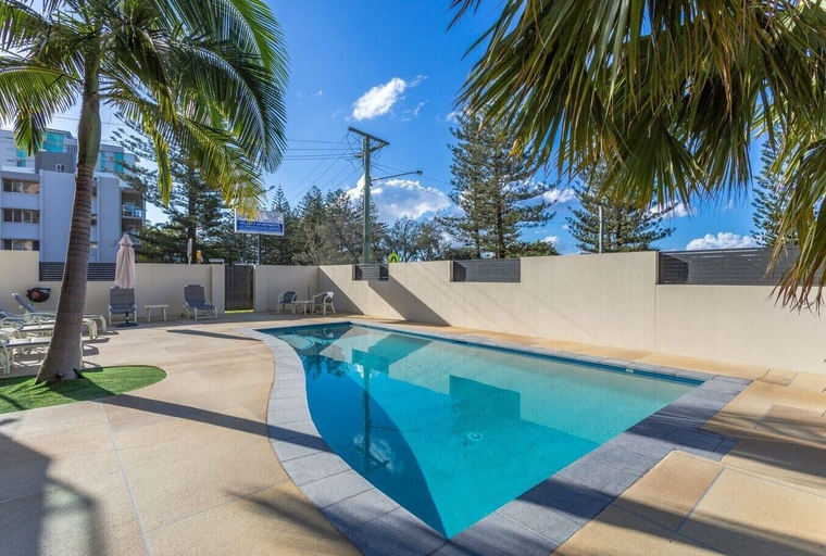 Sport & Beauty, Iconic Burleigh Beachfront Apartment, Gold Coast