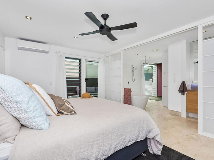 Bedroom 2, Stunning Beachfront On She oak, Tweed - Tweed-Heads