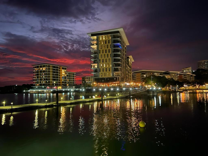 Luxury Waterfront Stay 1bdr (breathtaking Views), City - Inner