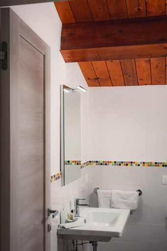 Bathroom 2, Villa Le Palme, Cosenza