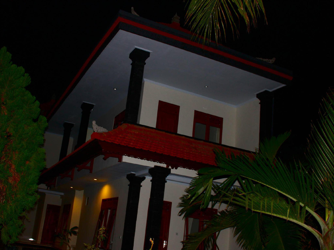 Exterior 16