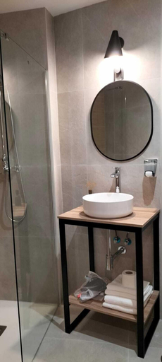 Bathroom, Zalle Oviedo Suites, Asturias