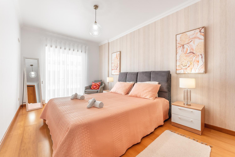 Bedroom 4, Ocean Getaway - private parking & sea view, Nazaré