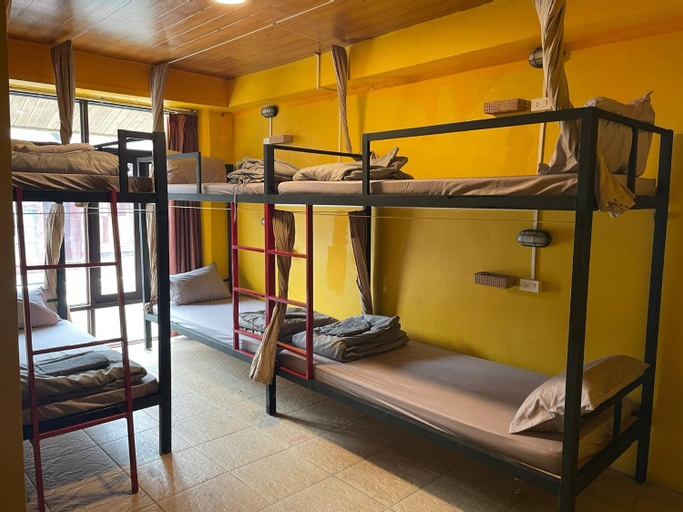Bedroom 5, Over the Moon hostel, Houixai