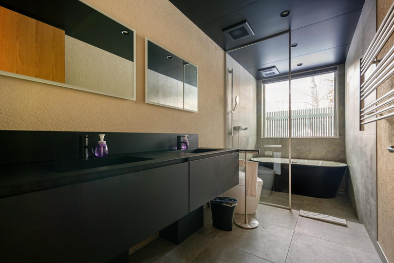 Bathroom 1, The Moo, Hakuba