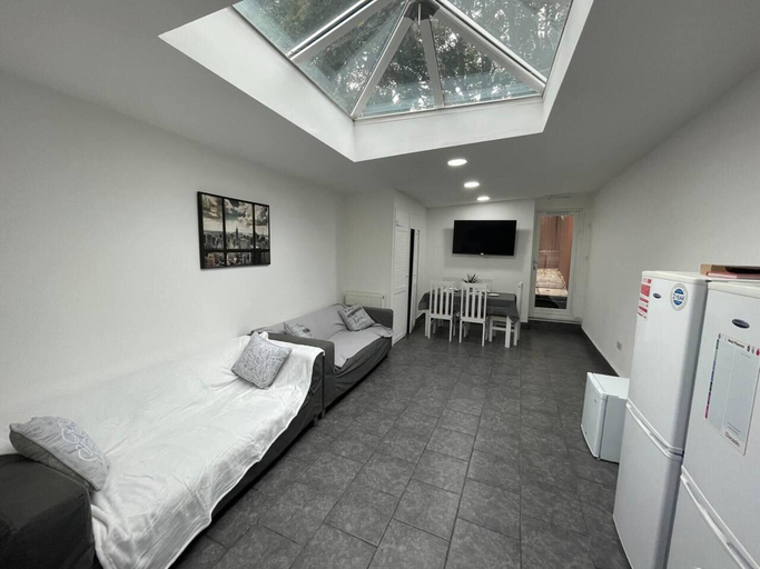 Bedroom 3, Stylish Cosy Studio in Selly Oak, Birmingham