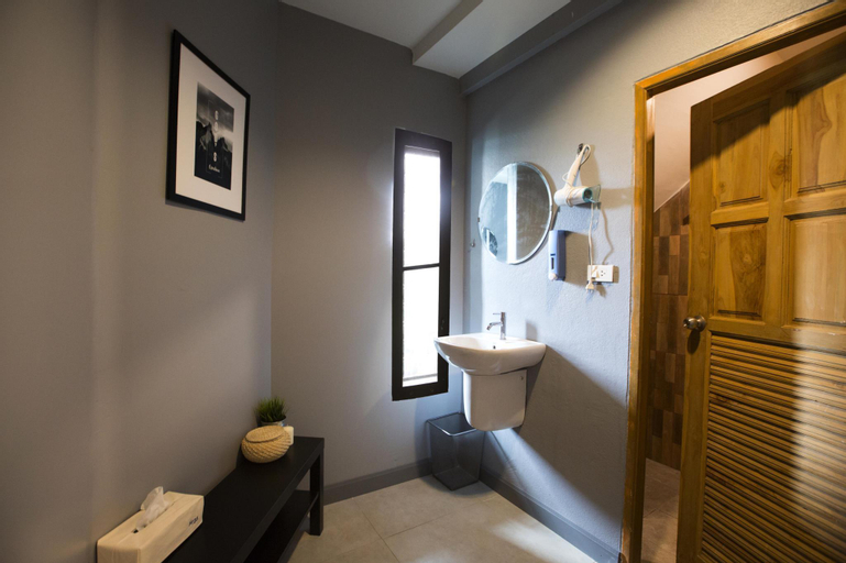 Bathroom 15